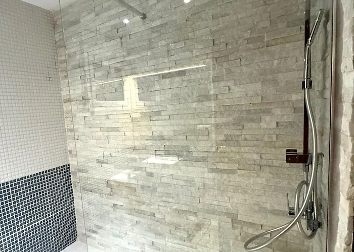Accommodatie bij particulieren Hilda's Queen Private Bathroom