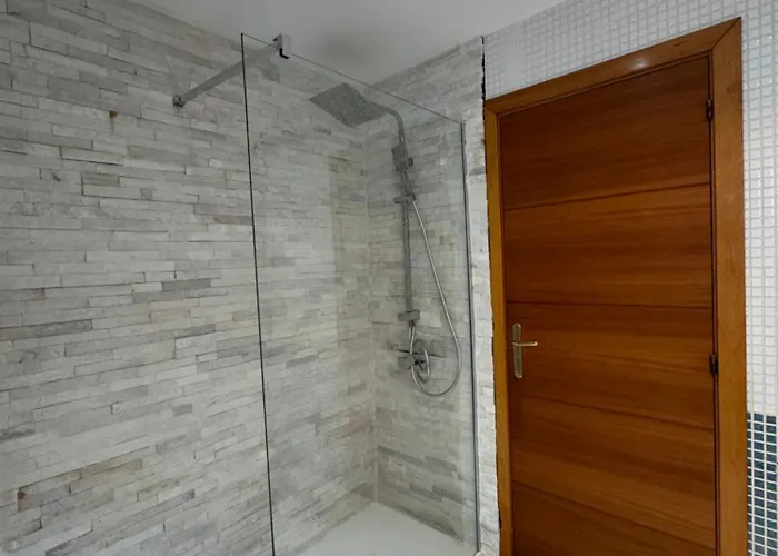 Hilda's Queen Private Bathroom Accommodatie bij particulieren Roses