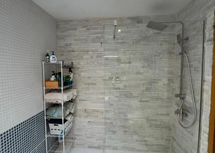Accommodatie bij particulieren Hilda's Queen Private Bathroom *